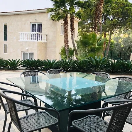 Luxury Villa, Private N Pool וילה *